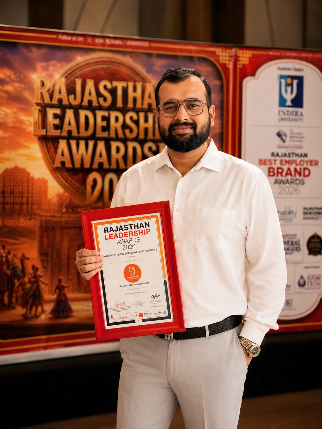 Director Rajat Jain receiving the award